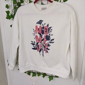 🧡 3/$25 - Graphic White Crewneck Sweatshirt